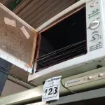LOTE 128 - 01 FORNO ELÉTRICO E 01 DEPURADOR DE AR MARCAS E MODELOS DIVERSOS. (NO ESTADO) ATENÇÃO! FAZER A VISITAÇÃO ANTES DE ARREMATAR, NÃO SABEMOS SE FUNCIONA. LEILÃO NÃO TEM GARANTIA E NEM DEVOLUÇÃO, SUJEITO A POSSÍVEIS AVARIAS VISÍVEIS/OCULTAS E/OU AUSÊNCIA DE COMPONENTES.