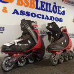 LOTE 142 - 01 PAR DE PATINS. (NO ESTADO) ATENÇÃO! FAZER A VISITAÇÃO ANTES DE ARREMATAR, NÃO SABEMOS SE FUNCIONA. LEILÃO NÃO TEM GARANTIA E NEM DEVOLUÇÃO, SUJEITO A POSSÍVEIS AVARIAS VISÍVEIS/OCULTAS E/OU AUSÊNCIA DE COMPONENTES.