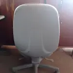 LOTE 088 - 01 CADEIRA DE ESCRITÓRIO COM BASE GIRATÓRIA. (NO ESTADO) ATENÇÃO! FAZER A VISITAÇÃO ANTES DE ARREMATAR, NÃO SABEMOS SE FUNCIONA. LEILÃO NÃO TEM GARANTIA E NEM DEVOLUÇÃO, SUJEITO A POSSÍVEIS AVARIAS VISÍVEIS/OCULTAS E/OU AUSÊNCIA DE COMPONENTES.