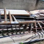 LOTE 107 - 01 ESCADA EM FERRO ESPIRAL (NO ESTADO, NÃO SABEMOS SE FUNCIONA. LEILÃO NÃO TEM GARANTIA E NEM DEVOLUÇÃO).