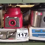 LOTE 117 - 02 BALANÇAS, 03 BASES E 01 COPO DE LIQUIDIFICADORES MARCAS E MODELOS DIVERSOS. (NO ESTADO) ATENÇÃO! FAZER A VISITAÇÃO ANTES DE ARREMATAR, NÃO SABEMOS SE FUNCIONA. LEILÃO NÃO TEM GARANTIA E NEM DEVOLUÇÃO, SUJEITO A POSSÍVEIS AVARIAS VISÍVEIS/OCULTAS E/OU AUSÊNCIA DE COMPONENTES.