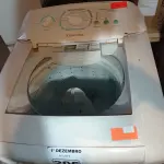 LOTE 206 - 01 MÁQUINA DE LAVAR MARCA ELECTROLUX 12KG 220V. (NO ESTADO) ATENÇÃO! FAZER A VISITAÇÃO ANTES DE ARREMATAR, NÃO SABEMOS SE FUNCIONA. LEILÃO NÃO TEM GARANTIA E NEM DEVOLUÇÃO, SUJEITO A POSSÍVEIS AVARIAS VISÍVEIS/OCULTAS E/OU AUSÊNCIA DE COMPONENTES.