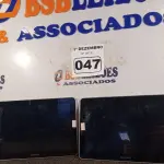 LOTE 047 - 02 TABLET SAMSUNG. (NO ESTADO) ATENÇÃO! FAZER A VISITAÇÃO ANTES DE ARREMATAR, NÃO SABEMOS SE FUNCIONA. LEILÃO NÃO TEM GARANTIA E NEM DEVOLUÇÃO, SUJEITO A POSSÍVEIS AVARIAS VISÍVEIS/OCULTAS E/OU AUSÊNCIA DE COMPONENTES.