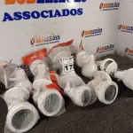 LOTE 173 - 11 LUMINÁRIAS DE SOBREPOR. (NO ESTADO) ATENÇÃO! FAZER A VISITAÇÃO ANTES DE ARREMATAR, NÃO SABEMOS SE FUNCIONA. LEILÃO NÃO TEM GARANTIA E NEM DEVOLUÇÃO, SUJEITO A POSSÍVEIS AVARIAS VISÍVEIS/OCULTAS E/OU AUSÊNCIA DE COMPONENTES.