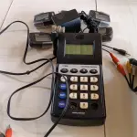 LOTE 014 - EQUIPAMENTO CHAMA GARÇOM, COM 6 BIP´S, 01 CARREGADOR, 01 CABO E 01 ANTENA. (NO ESTADO, NÃO SABEMOS SE FUNCIONA. LEILÃO NÃO TEM GARANTIA E NEM DEVOLUÇÃO).
