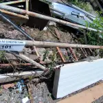 LOTE 101 - 01 ESCADA EM FERRO (NO ESTADO, NÃO SABEMOS SE FUNCIONA. LEILÃO NÃO TEM GARANTIA E NEM DEVOLUÇÃO).