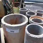 LOTE 082 - 05 MANILHAS EM CONCRETO (NO ESTADO, NÃO SABEMOS SE FUNCIONA. LEILÃO NÃO TEM GARANTIA E NEM DEVOLUÇÃO).