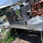 LOTE 093 - 01 LOTE COM BANCADA EM INOX (NO ESTADO, NÃO SABEMOS SE FUNCIONA. LEILÃO NÃO TEM GARANTIA E NEM DEVOLUÇÃO).