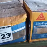 LOTE 123 - 02 CAIXAS DE REVESTIMENTO IMPERMEABILIZANTE SEMI-FLEXIVEL SIKA TOP 100 18KG. (NO ESTADO) ATENÇÃO! FAZER A VISITAÇÃO ANTES DE ARREMATAR, NÃO SABEMOS SE FUNCIONA. LEILÃO NÃO TEM GARANTIA E NEM DEVOLUÇÃO, SUJEITO A POSSÍVEIS AVARIAS VISÍVEIS/OCULTAS E/OU AUSÊNCIA DE COMPONENTES.