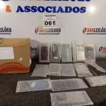 LOTE 061 - 01 LOTE COM VÁRIAS TELAS PARA CELULAR MOTOROLA. (NO ESTADO) ATENÇÃO! FAZER A VISITAÇÃO ANTES DE ARREMATAR, NÃO SABEMOS SE FUNCIONA. LEILÃO NÃO TEM GARANTIA E NEM DEVOLUÇÃO, SUJEITO A POSSÍVEIS AVARIAS VISÍVEIS/OCULTAS E/OU AUSÊNCIA DE COMPONENTES.
