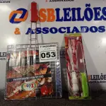 LOTE 053 - 01 KIT CHURRASCO. (NO ESTADO) ATENÇÃO! FAZER A VISITAÇÃO ANTES DE ARREMATAR, NÃO SABEMOS SE FUNCIONA. LEILÃO NÃO TEM GARANTIA E NEM DEVOLUÇÃO, SUJEITO A POSSÍVEIS AVARIAS VISÍVEIS/OCULTAS E/OU AUSÊNCIA DE COMPONENTES.