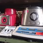LOTE 117 - 02 BALANÇAS, 03 BASES E 01 COPO DE LIQUIDIFICADORES MARCAS E MODELOS DIVERSOS. (NO ESTADO) ATENÇÃO! FAZER A VISITAÇÃO ANTES DE ARREMATAR, NÃO SABEMOS SE FUNCIONA. LEILÃO NÃO TEM GARANTIA E NEM DEVOLUÇÃO, SUJEITO A POSSÍVEIS AVARIAS VISÍVEIS/OCULTAS E/OU AUSÊNCIA DE COMPONENTES.