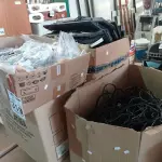LOTE 319 - 01 LOTE COM GRANDE QUANTIDADE DE TECLADOS PARA PC, RECORTES DE CABO DE AÇO, CABOS DE FOÇA/FONTES E PERIFÉRICOS DIVERSOS. (NO ESTADO) ATENÇÃO! FAZER A VISITAÇÃO ANTES DE ARREMATAR, NÃO SABEMOS SE FUNCIONA. LEILÃO NÃO TEM GARANTIA E NEM DEVOLUÇÃO, SUJEITO A POSSÍVEIS AVARIAS VISÍVEIS/OCULTAS E/OU AUSÊNCIA DE COMPONENTES.