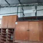 LOTE 461 - 02 MESAS, 03 ARMÁRIOS BAIXOS E 01 ESCANINHO. (NO ESTADO) ATENÇÃO! FAZER A VISITAÇÃO ANTES DE ARREMATAR, NÃO SABEMOS SE FUNCIONA. LEILÃO NÃO TEM GARANTIA E NEM DEVOLUÇÃO, SUJEITO A POSSÍVEIS AVARIAS VISÍVEIS/OCULTAS E/OU AUSÊNCIA DE COMPONENTES.