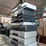 LOTE 261 - 05 VIDEOCASSETES E 04 APARELHOS DE DVD MARCAS E MODELOS DIVERSOS. (NO ESTADO) ATENÇÃO! FAZER A VISITAÇÃO ANTES DE ARREMATAR, NÃO SABEMOS SE FUNCIONA. LEILÃO NÃO TEM GARANTIA E NEM DEVOLUÇÃO, SUJEITO A POSSÍVEIS AVARIAS VISÍVEIS/OCULTAS E/OU AUSÊNCIA DE COMPONENTES.