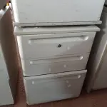 LOTE 467 - 02 GAVETEIROS COM 03 GAVETAS. (NO ESTADO) ATENÇÃO! FAZER A VISITAÇÃO ANTES DE ARREMATAR, NÃO SABEMOS SE FUNCIONA. LEILÃO NÃO TEM GARANTIA E NEM DEVOLUÇÃO, SUJEITO A POSSÍVEIS AVARIAS VISÍVEIS/OCULTAS E/OU AUSÊNCIA DE COMPONENTES.