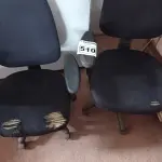 LOTE 510 - 02 CADEIRAS DE ESCRITÓRIO COM BASE GIRATÓRIA. (NO ESTADO) ATENÇÃO! FAZER A VISITAÇÃO ANTES DE ARREMATAR, NÃO SABEMOS SE FUNCIONA. LEILÃO NÃO TEM GARANTIA E NEM DEVOLUÇÃO, SUJEITO A POSSÍVEIS AVARIAS VISÍVEIS/OCULTAS E/OU AUSÊNCIA DE COMPONENTES.