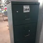 LOTE 384 - 01 ARQUIVO DE AÇO COM 04 GAVETAS. (NO ESTADO) ATENÇÃO! FAZER A VISITAÇÃO ANTES DE ARREMATAR, NÃO SABEMOS SE FUNCIONA. LEILÃO NÃO TEM GARANTIA E NEM DEVOLUÇÃO, SUJEITO A POSSÍVEIS AVARIAS VISÍVEIS/OCULTAS E/OU AUSÊNCIA DE COMPONENTES.