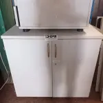 LOTE 380 - 01 ARMÁRIO BAIXO COM 02 PORTAS E 01 GAVETEIRO COM 04 GAVETAS. (NO ESTADO) ATENÇÃO! FAZER A VISITAÇÃO ANTES DE ARREMATAR, NÃO SABEMOS SE FUNCIONA. LEILÃO NÃO TEM GARANTIA E NEM DEVOLUÇÃO, SUJEITO A POSSÍVEIS AVARIAS VISÍVEIS/OCULTAS E/OU AUSÊNCIA DE COMPONENTES.