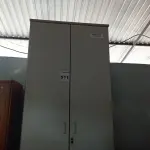 LOTE 511 - 01 ARMÁRIO ALTO EM MADEIRA. (NO ESTADO) ATENÇÃO! FAZER A VISITAÇÃO ANTES DE ARREMATAR, NÃO SABEMOS SE FUNCIONA. LEILÃO NÃO TEM GARANTIA E NEM DEVOLUÇÃO, SUJEITO A POSSÍVEIS AVARIAS VISÍVEIS/OCULTAS E/OU AUSÊNCIA DE COMPONENTES.