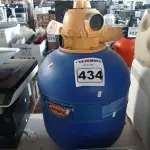 LOTE 434 - 01 FILTRO PARA PISCINA JACUZZI. (NO ESTADO) ATENÇÃO! FAZER A VISITAÇÃO ANTES DE ARREMATAR, NÃO SABEMOS SE FUNCIONA. LEILÃO NÃO TEM GARANTIA E NEM DEVOLUÇÃO, SUJEITO A POSSÍVEIS AVARIAS VISÍVEIS/OCULTAS E/OU AUSÊNCIA DE COMPONENTES.
