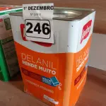 LOTE 246 - 01 LATA DE TINTA IQUINE DELANIL RENDE MUITO 18L FOSCO BASE “C”. (NO ESTADO) ATENÇÃO! FAZER A VISITAÇÃO ANTES DE ARREMATAR, NÃO SABEMOS SE FUNCIONA. LEILÃO NÃO TEM GARANTIA E NEM DEVOLUÇÃO, SUJEITO A POSSÍVEIS AVARIAS VISÍVEIS/OCULTAS E/OU AUSÊNCIA DE COMPONENTES.