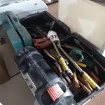 LOTE 237 - 01 LOTE COM FERRAMENTAS DIVERSAS. (NO ESTADO) ATENÇÃO! FAZER A VISITAÇÃO ANTES DE ARREMATAR, NÃO SABEMOS SE FUNCIONA. LEILÃO NÃO TEM GARANTIA E NEM DEVOLUÇÃO, SUJEITO A POSSÍVEIS AVARIAS VISÍVEIS/OCULTAS E/OU AUSÊNCIA DE COMPONENTES.