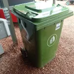 LOTE 520 - 01 CONTAINER HDPE EM-840 360L. (NO ESTADO) ATENÇÃO! FAZER A VISITAÇÃO ANTES DE ARREMATAR, NÃO SABEMOS SE FUNCIONA. LEILÃO NÃO TEM GARANTIA E NEM DEVOLUÇÃO, SUJEITO A POSSÍVEIS AVARIAS VISÍVEIS/OCULTAS E/OU AUSÊNCIA DE COMPONENTES.