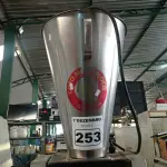 LOTE 253 - 01 LIQUIDIFICADOR BASCULANTE. (NO ESTADO) ATENÇÃO! FAZER A VISITAÇÃO ANTES DE ARREMATAR, NÃO SABEMOS SE FUNCIONA. LEILÃO NÃO TEM GARANTIA E NEM DEVOLUÇÃO, SUJEITO A POSSÍVEIS AVARIAS VISÍVEIS/OCULTAS E/OU AUSÊNCIA DE COMPONENTES.