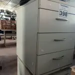 LOTE 398 - 02 GAVETEIROS COM 03 GAVETAS. (NO ESTADO) ATENÇÃO! FAZER A VISITAÇÃO ANTES DE ARREMATAR, NÃO SABEMOS SE FUNCIONA. LEILÃO NÃO TEM GARANTIA E NEM DEVOLUÇÃO, SUJEITO A POSSÍVEIS AVARIAS VISÍVEIS/OCULTAS E/OU AUSÊNCIA DE COMPONENTES.