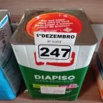LOTE 247 - 01 LATA DE TINTA IQUINE DIAPISO 18L COR VERMELHO. (NO ESTADO) ATENÇÃO! FAZER A VISITAÇÃO ANTES DE ARREMATAR, NÃO SABEMOS SE FUNCIONA. LEILÃO NÃO TEM GARANTIA E NEM DEVOLUÇÃO, SUJEITO A POSSÍVEIS AVARIAS VISÍVEIS/OCULTAS E/OU AUSÊNCIA DE COMPONENTES.