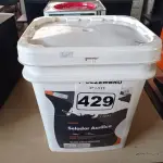 LOTE 429 - 01 BALDE DE SELANTE ACRÍLICO PIGMENTADO 18L. (NO ESTADO) ATENÇÃO! FAZER A VISITAÇÃO ANTES DE ARREMATAR, NÃO SABEMOS SE FUNCIONA. LEILÃO NÃO TEM GARANTIA E NEM DEVOLUÇÃO, SUJEITO A POSSÍVEIS AVARIAS VISÍVEIS/OCULTAS E/OU AUSÊNCIA DE COMPONENTES.