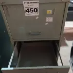 LOTE 450 - 01 ARQUIVO DE AÇO COM 04 GAVETAS. (NO ESTADO) ATENÇÃO! FAZER A VISITAÇÃO ANTES DE ARREMATAR, NÃO SABEMOS SE FUNCIONA. LEILÃO NÃO TEM GARANTIA E NEM DEVOLUÇÃO, SUJEITO A POSSÍVEIS AVARIAS VISÍVEIS/OCULTAS E/OU AUSÊNCIA DE COMPONENTES.