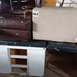 LOTE 463 - 01 BANCO DE KOMBI, 01 POLTRONA, 01 PUFF E 01 MACA PARA MASSAGEM. (NO ESTADO) ATENÇÃO! FAZER A VISITAÇÃO ANTES DE ARREMATAR, NÃO SABEMOS SE FUNCIONA. LEILÃO NÃO TEM GARANTIA E NEM DEVOLUÇÃO, SUJEITO A POSSÍVEIS AVARIAS VISÍVEIS/OCULTAS E/OU AUSÊNCIA DE COMPONENTES.