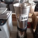 LOTE 289 - 01 LIQUIDIFICADOR INDUSTRIAL MARCA COLOMBO. (NO ESTADO) ATENÇÃO! FAZER A VISITAÇÃO ANTES DE ARREMATAR, NÃO SABEMOS SE FUNCIONA. LEILÃO NÃO TEM GARANTIA E NEM DEVOLUÇÃO, SUJEITO A POSSÍVEIS AVARIAS VISÍVEIS/OCULTAS E/OU AUSÊNCIA DE COMPONENTES.