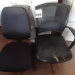 LOTE 496 - 02 CADEIRAS DE ESCRITÓRIO COM BASE GIRATÓRIA. (NO ESTADO) ATENÇÃO! FAZER A VISITAÇÃO ANTES DE ARREMATAR, NÃO SABEMOS SE FUNCIONA. LEILÃO NÃO TEM GARANTIA E NEM DEVOLUÇÃO, SUJEITO A POSSÍVEIS AVARIAS VISÍVEIS/OCULTAS E/OU AUSÊNCIA DE COMPONENTES.