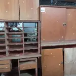 LOTE 461 - 02 MESAS, 03 ARMÁRIOS BAIXOS E 01 ESCANINHO. (NO ESTADO) ATENÇÃO! FAZER A VISITAÇÃO ANTES DE ARREMATAR, NÃO SABEMOS SE FUNCIONA. LEILÃO NÃO TEM GARANTIA E NEM DEVOLUÇÃO, SUJEITO A POSSÍVEIS AVARIAS VISÍVEIS/OCULTAS E/OU AUSÊNCIA DE COMPONENTES.