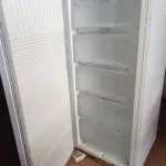 LOTE 276 - 01 FREEZER VERTICAL MARCA ELECTROLUX 220V. (NO ESTADO) ATENÇÃO! FAZER A VISITAÇÃO ANTES DE ARREMATAR, NÃO SABEMOS SE FUNCIONA. LEILÃO NÃO TEM GARANTIA E NEM DEVOLUÇÃO, SUJEITO A POSSÍVEIS AVARIAS VISÍVEIS/OCULTAS E/OU AUSÊNCIA DE COMPONENTES.