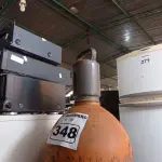 LOTE 348 - 01 CILINDRO. (NO ESTADO) ATENÇÃO! FAZER A VISITAÇÃO ANTES DE ARREMATAR, NÃO SABEMOS SE FUNCIONA. LEILÃO NÃO TEM GARANTIA E NEM DEVOLUÇÃO, SUJEITO A POSSÍVEIS AVARIAS VISÍVEIS/OCULTAS E/OU AUSÊNCIA DE COMPONENTES.