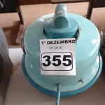 LOTE 355 - 01 ASPIRADOR DE PÓ ANTIGO. (NO ESTADO) ATENÇÃO! FAZER A VISITAÇÃO ANTES DE ARREMATAR, NÃO SABEMOS SE FUNCIONA. LEILÃO NÃO TEM GARANTIA E NEM DEVOLUÇÃO, SUJEITO A POSSÍVEIS AVARIAS VISÍVEIS/OCULTAS E/OU AUSÊNCIA DE COMPONENTES.