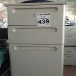 LOTE 439 - 02 GAVETEIROS COM 03 GAVETAS. (NO ESTADO) ATENÇÃO! FAZER A VISITAÇÃO ANTES DE ARREMATAR, NÃO SABEMOS SE FUNCIONA. LEILÃO NÃO TEM GARANTIA E NEM DEVOLUÇÃO, SUJEITO A POSSÍVEIS AVARIAS VISÍVEIS/OCULTAS E/OU AUSÊNCIA DE COMPONENTES.