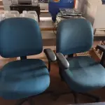 LOTE 490 - 02 CADEIRAS DE ESCRITÓRIO COM BASE GIRATÓRIA. (NO ESTADO) ATENÇÃO! FAZER A VISITAÇÃO ANTES DE ARREMATAR, NÃO SABEMOS SE FUNCIONA. LEILÃO NÃO TEM GARANTIA E NEM DEVOLUÇÃO, SUJEITO A POSSÍVEIS AVARIAS VISÍVEIS/OCULTAS E/OU AUSÊNCIA DE COMPONENTES.