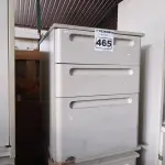 LOTE 465 - 02 GAVETEIROS COM 03 GAVETAS. (NO ESTADO) ATENÇÃO! FAZER A VISITAÇÃO ANTES DE ARREMATAR, NÃO SABEMOS SE FUNCIONA. LEILÃO NÃO TEM GARANTIA E NEM DEVOLUÇÃO, SUJEITO A POSSÍVEIS AVARIAS VISÍVEIS/OCULTAS E/OU AUSÊNCIA DE COMPONENTES.