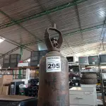 LOTE 295 - 01 CILINDRO. (NO ESTADO) ATENÇÃO! FAZER A VISITAÇÃO ANTES DE ARREMATAR, NÃO SABEMOS SE FUNCIONA. LEILÃO NÃO TEM GARANTIA E NEM DEVOLUÇÃO, SUJEITO A POSSÍVEIS AVARIAS VISÍVEIS/OCULTAS E/OU AUSÊNCIA DE COMPONENTES.
