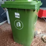LOTE 519 - 01 CONTAINER HDPE EM-840 360L. (NO ESTADO) ATENÇÃO! FAZER A VISITAÇÃO ANTES DE ARREMATAR, NÃO SABEMOS SE FUNCIONA. LEILÃO NÃO TEM GARANTIA E NEM DEVOLUÇÃO, SUJEITO A POSSÍVEIS AVARIAS VISÍVEIS/OCULTAS E/OU AUSÊNCIA DE COMPONENTES.