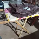 LOTE 480 - 01 BOLSA DE COURO E 01 TABUA DE PASSAR. (NO ESTADO) ATENÇÃO! FAZER A VISITAÇÃO ANTES DE ARREMATAR, NÃO SABEMOS SE FUNCIONA. LEILÃO NÃO TEM GARANTIA E NEM DEVOLUÇÃO, SUJEITO A POSSÍVEIS AVARIAS VISÍVEIS/OCULTAS E/OU AUSÊNCIA DE COMPONENTES.