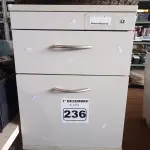 LOTE 236 - 02 GAVETEIROS COM 02 GAVETAS. (NO ESTADO) ATENÇÃO! FAZER A VISITAÇÃO ANTES DE ARREMATAR, NÃO SABEMOS SE FUNCIONA. LEILÃO NÃO TEM GARANTIA E NEM DEVOLUÇÃO, SUJEITO A POSSÍVEIS AVARIAS VISÍVEIS/OCULTAS E/OU AUSÊNCIA DE COMPONENTES.