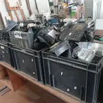 LOTE 258 - 03 CAIXAS COM VÁRIOS APARELHOS DE TELEFONE E ELETRÔNICOS DIVERSOS. (NO ESTADO) ATENÇÃO! FAZER A VISITAÇÃO ANTES DE ARREMATAR, NÃO SABEMOS SE FUNCIONA. LEILÃO NÃO TEM GARANTIA E NEM DEVOLUÇÃO, SUJEITO A POSSÍVEIS AVARIAS VISÍVEIS/OCULTAS E/OU AUSÊNCIA DE COMPONENTES.