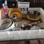 LOTE 353 - 01 LOTE COM VÁRIAS CHAVES, BROCAS E SERRA COPO. (NO ESTADO) ATENÇÃO! FAZER A VISITAÇÃO ANTES DE ARREMATAR, NÃO SABEMOS SE FUNCIONA. LEILÃO NÃO TEM GARANTIA E NEM DEVOLUÇÃO, SUJEITO A POSSÍVEIS AVARIAS VISÍVEIS/OCULTAS E/OU AUSÊNCIA DE COMPONENTES.
