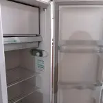 LOTE 218 - 01 GELADEIRA MARCA CÔNSUL 220V. (NO ESTADO) ATENÇÃO! FAZER A VISITAÇÃO ANTES DE ARREMATAR, NÃO SABEMOS SE FUNCIONA. LEILÃO NÃO TEM GARANTIA E NEM DEVOLUÇÃO, SUJEITO A POSSÍVEIS AVARIAS VISÍVEIS/OCULTAS E/OU AUSÊNCIA DE COMPONENTES.